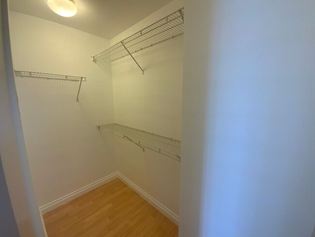 Building Photo - Newly Remodeled Puyallup Gem - Modern Comf...