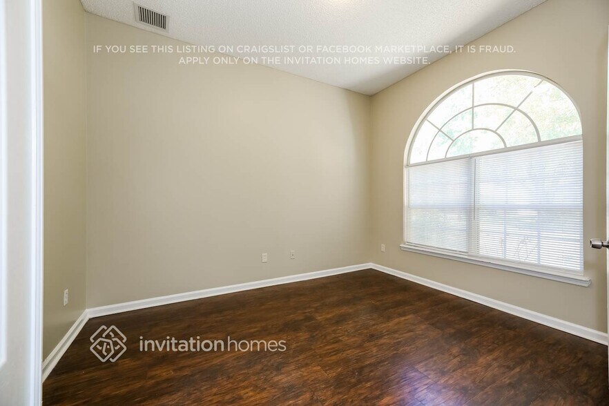 Building Photo - 13973 Crestwick Dr W