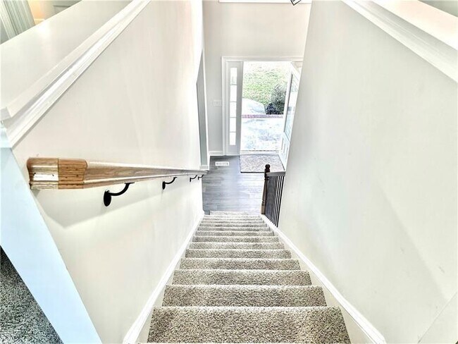 Building Photo - 312 Woodmont Ct