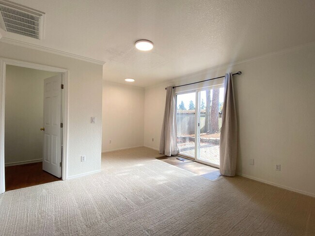 Building Photo - Charming 3 bedroom Federal Way home