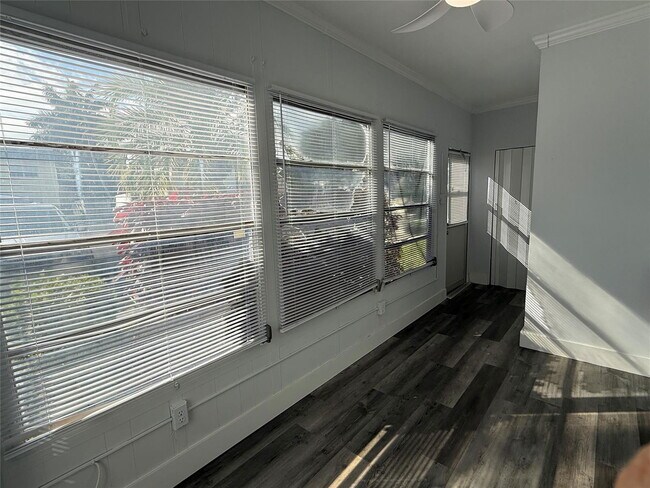 Building Photo - 2121 NE 42nd Ct