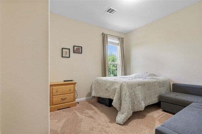 Building Photo - 13400 Briarwick Dr