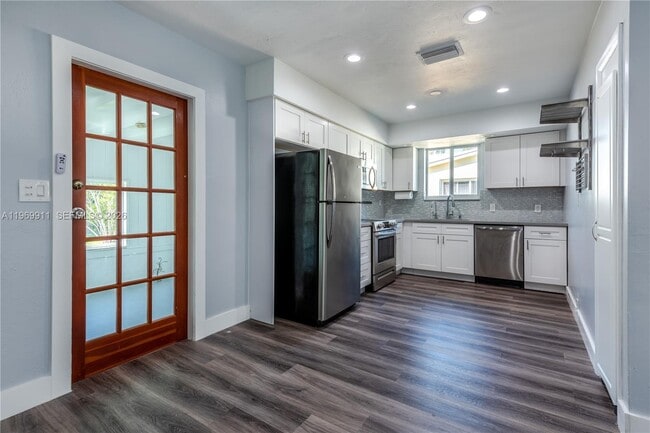 Building Photo - 326 SE 3rd Terrace