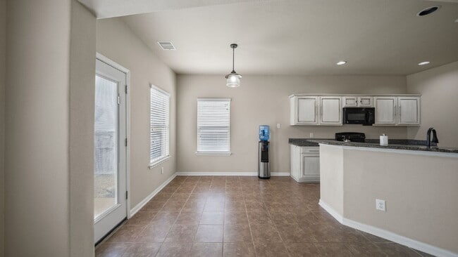 Building Photo - Beautiful 4-bedroom home in the sought-after Lake Conroe Hills community!