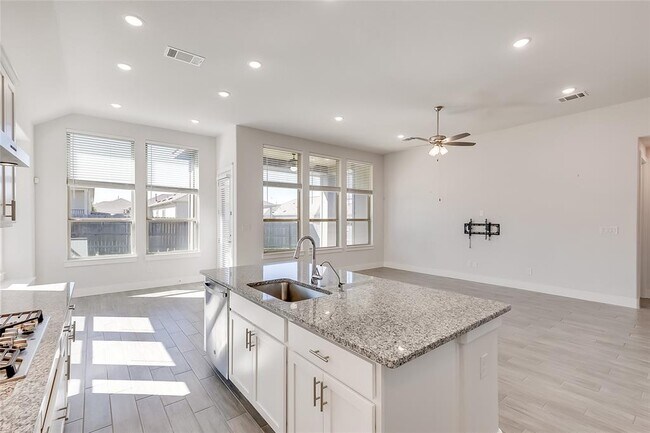 Building Photo - 5853 Bianca Dr