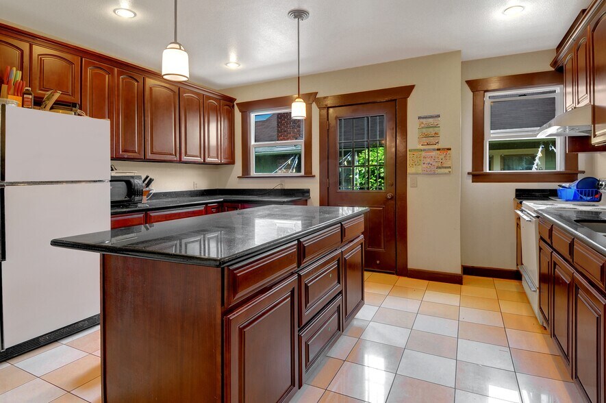 shared kitchen - 5632 11th Ave NE