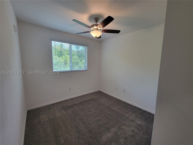 Building Photo - 8247 Tanager Sq
