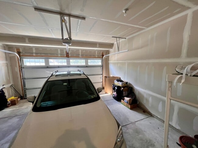 Building Photo - Sewickley - 4 Bedroom 3.5 Bathroom - End U...