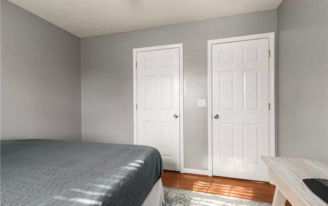 Building Photo - 3BR/2BR Home For Rent - Fenced Back Yard w...