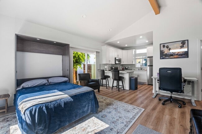 Building Photo - 4007 W 60th St