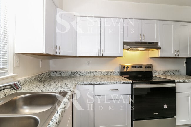 Building Photo - You will love this beautiful 3BR 2BA home