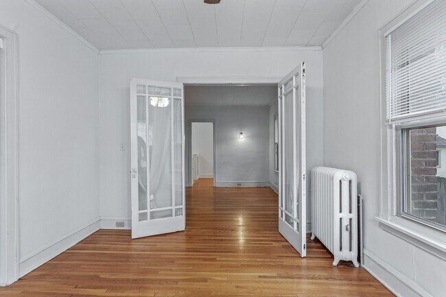 Building Photo - 2216 Harriet Ave