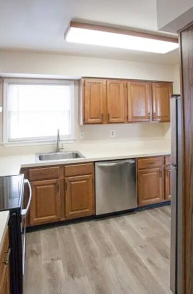 Building Photo - 655C Yale Way