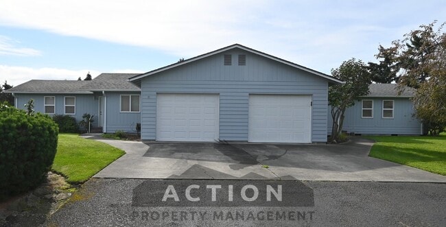 Building Photo - 2 bed, 2 bath, 1 car garage- water, sewer,...