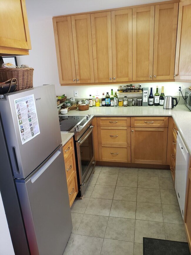 Building Photo - Fully furnished  1 year lease max. , 2 bedroom, 2 bath 2nd floor unit in the Poinciana Manor