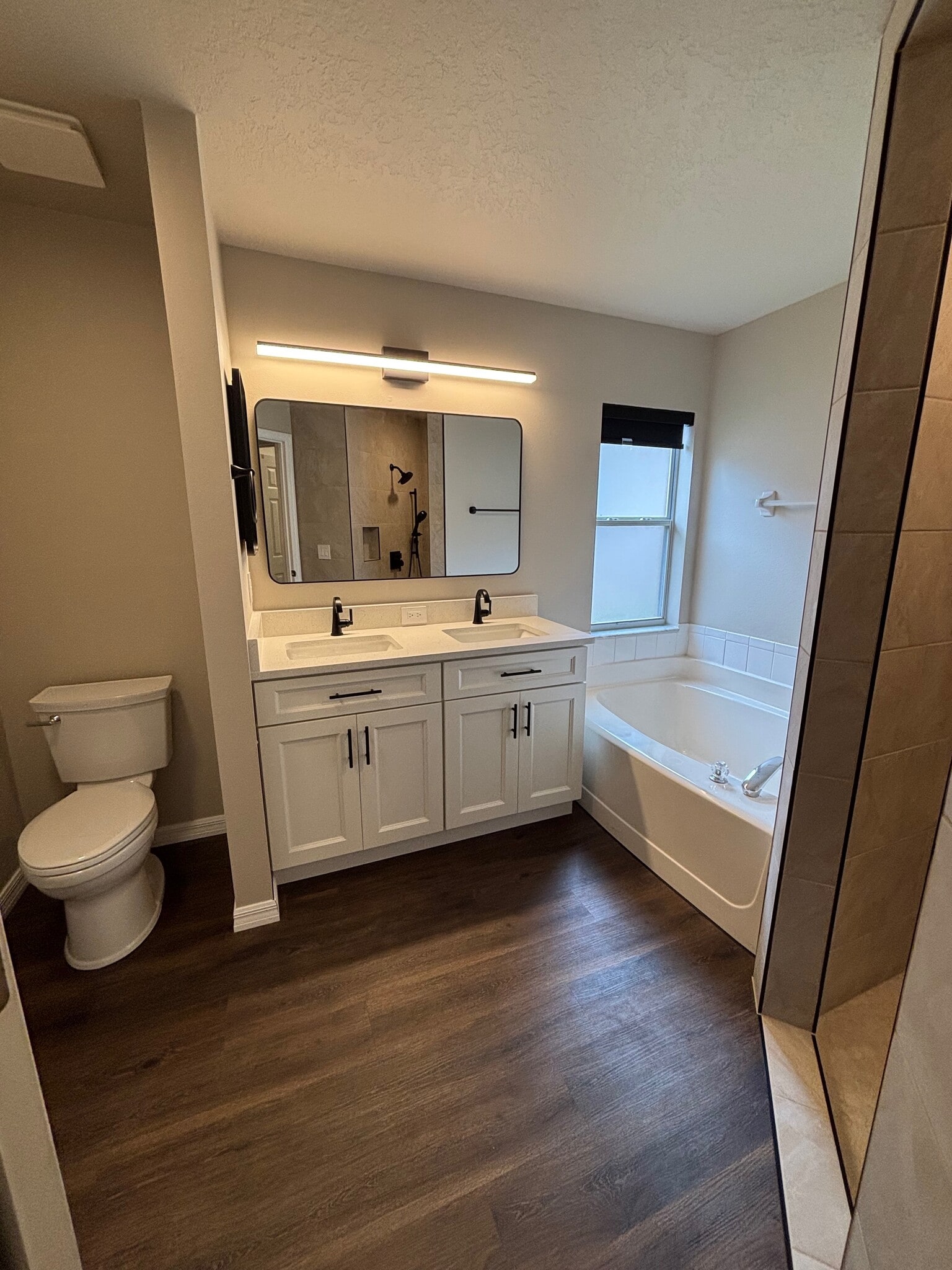 Primary Bathroom - 2302 Northern Leaf St