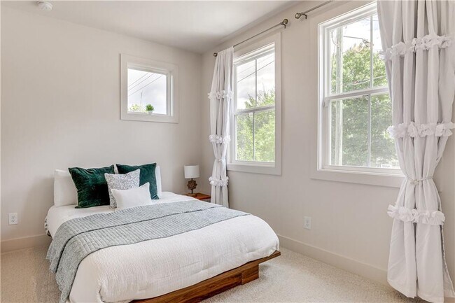 Building Photo - 1390 Cozy Cir SE
