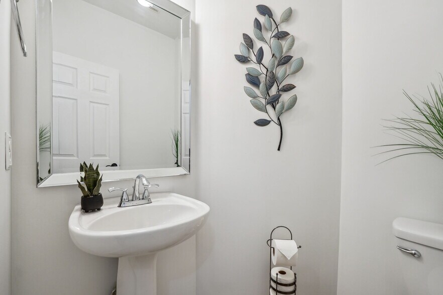 Building Photo - 135 Farr Lake Dr