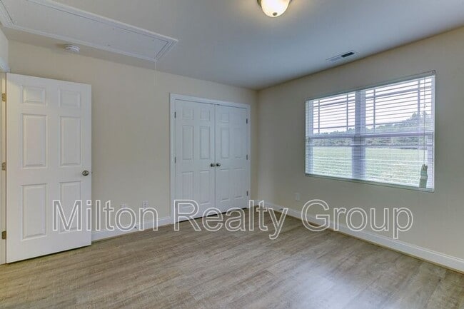 Building Photo - 120 River Stancil Dr
