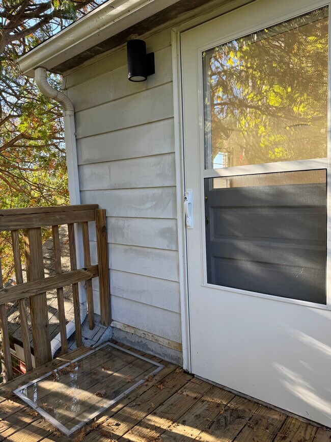 Building Photo - 218 Pine Tree Ave