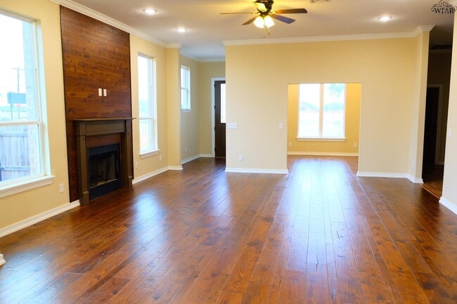 Building Photo - 20 Edwards Way