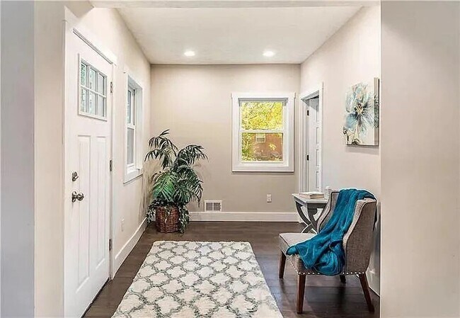 Building Photo - 4 Bed 3 Bath in Oakmont