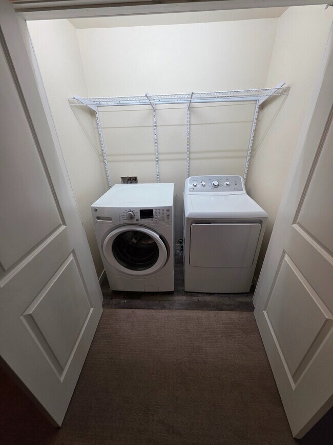 Building Photo - *HANDICAP ACCESSIBLE UNIT* 1 Bedroom | 1 B...