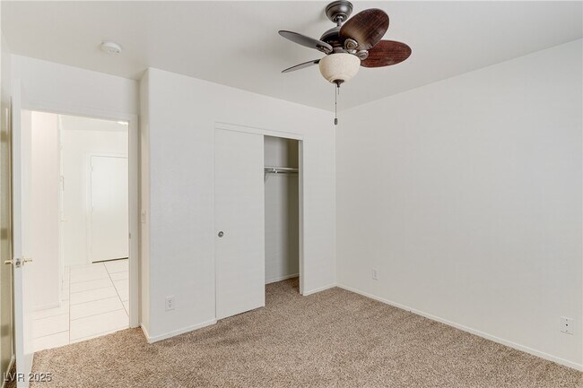 Building Photo - 10225 Clarks Creek St