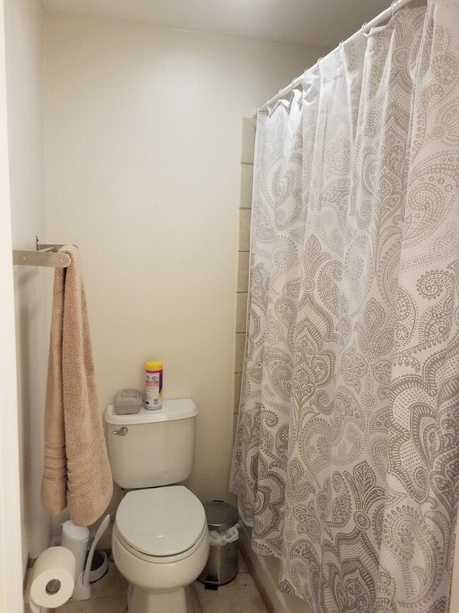 Building Photo - Charming 2Bedroom/1.5Bath Townhome in Upper Fells Point!
