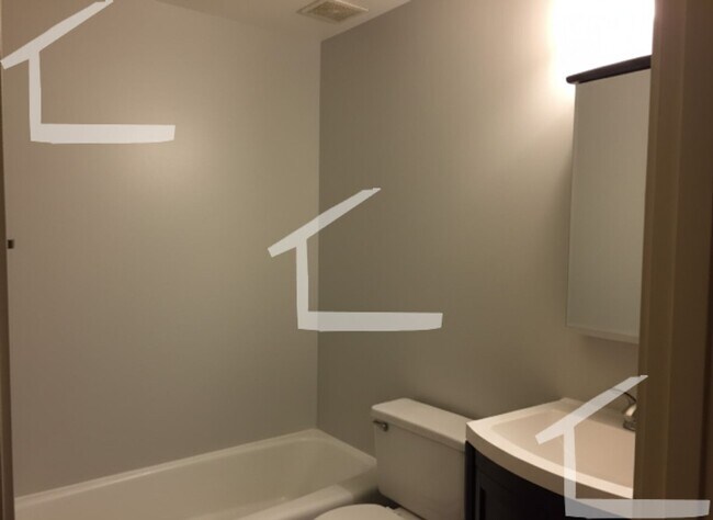 Building Photo - Charming 4 Bedroom-No Broker Fee