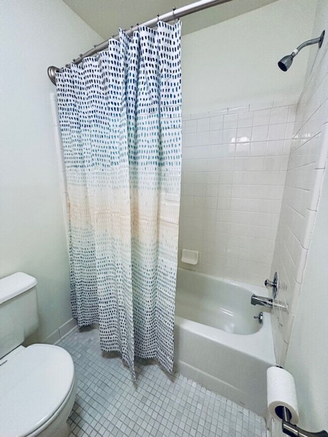 Building Photo - Beautiful 2 bedroom upper condo with 1 car garage, Harrison Township