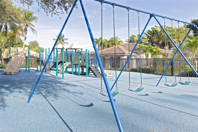 Building Photo - 949 Tanglewood Cir