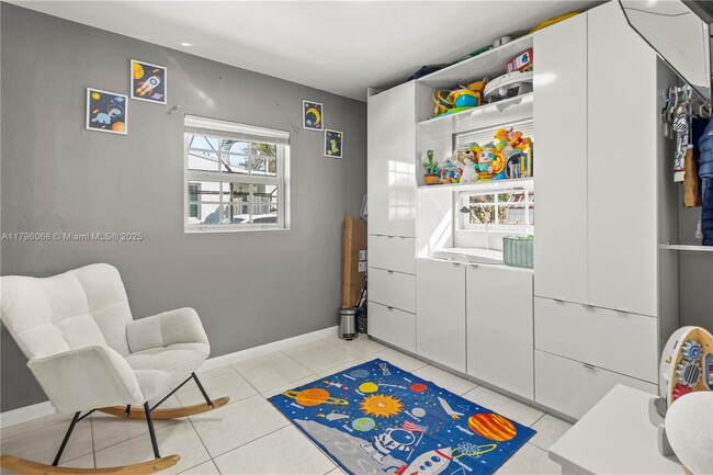Building Photo - 4200 SW 38th St