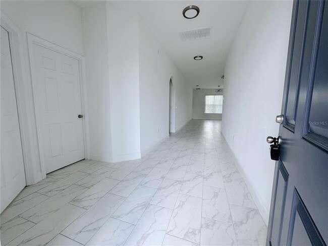 Building Photo - 725 Dennis Ave