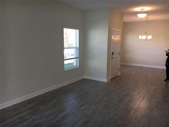Building Photo - 1050 Quaker Rdg Ln
