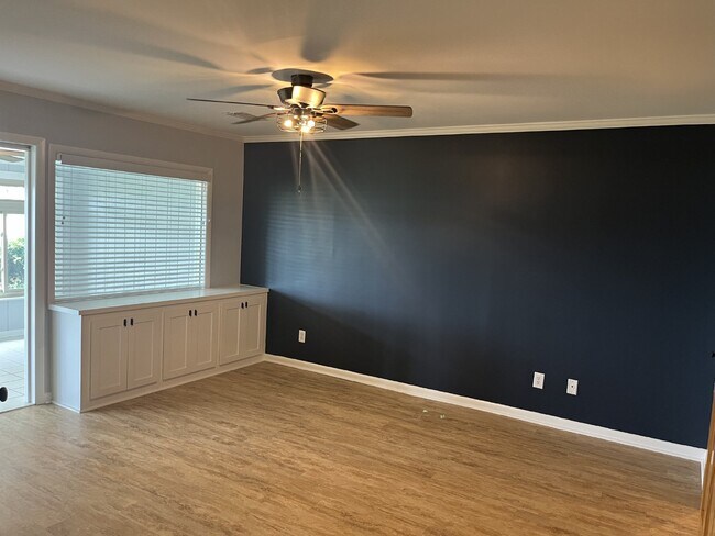 Building Photo - Stunning Waterfront Townhouse with 3 Bedrooms and 3 Full Bathrooms in Beaufort, SC!