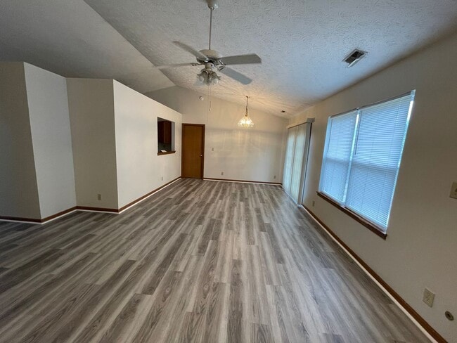 Building Photo - UPDATED 3 BR HOME IN PRIME WEST LAFAYETTE ...