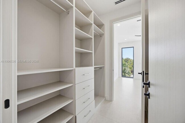 Building Photo - 1337 NE 13th Ave