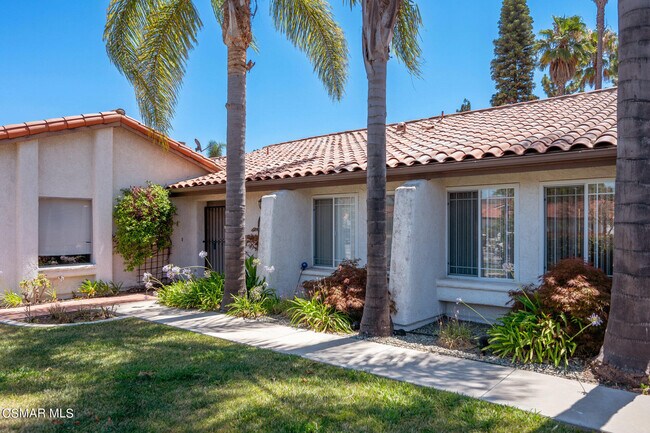 Building Photo - 208 Deerwalk Pl