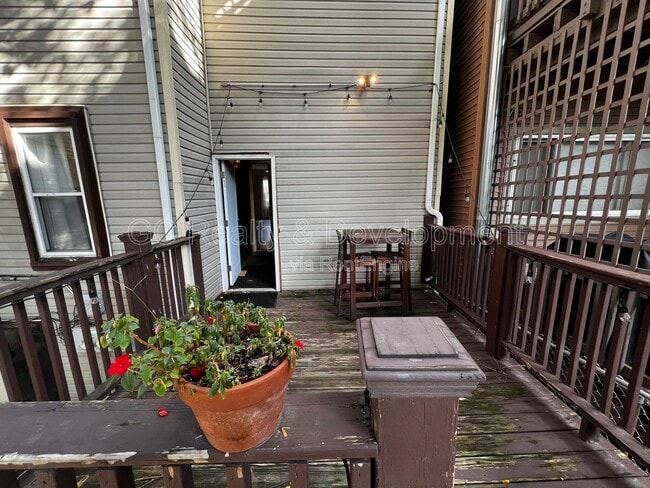 Building Photo - 1455 W Augusta Blvd