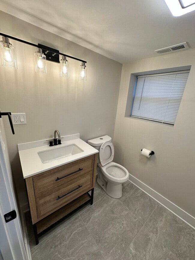 Building Photo - 5200 W Winona St