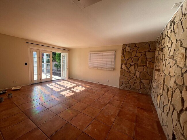 Building Photo - PRIVATE 3 bed/3 bath HOME + LARGE BONUS ROOM. NO OTHER UNITS ON PROPERTY.