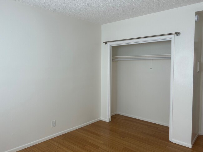 Building Photo - 228 20th Pl