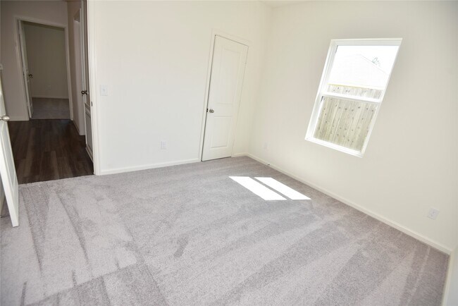 Building Photo - 21654 Cottage Ln