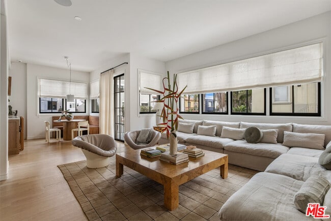 Building Photo - 5201 Vía Donte