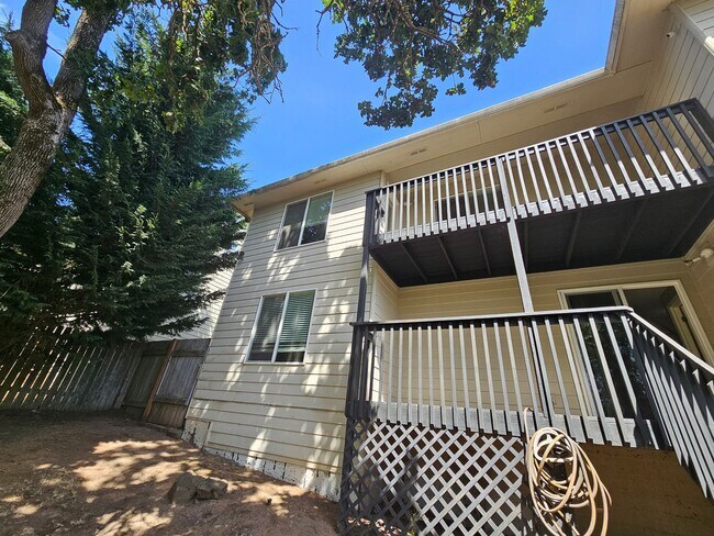 Building Photo - 703 Sitka Deer Ct NW