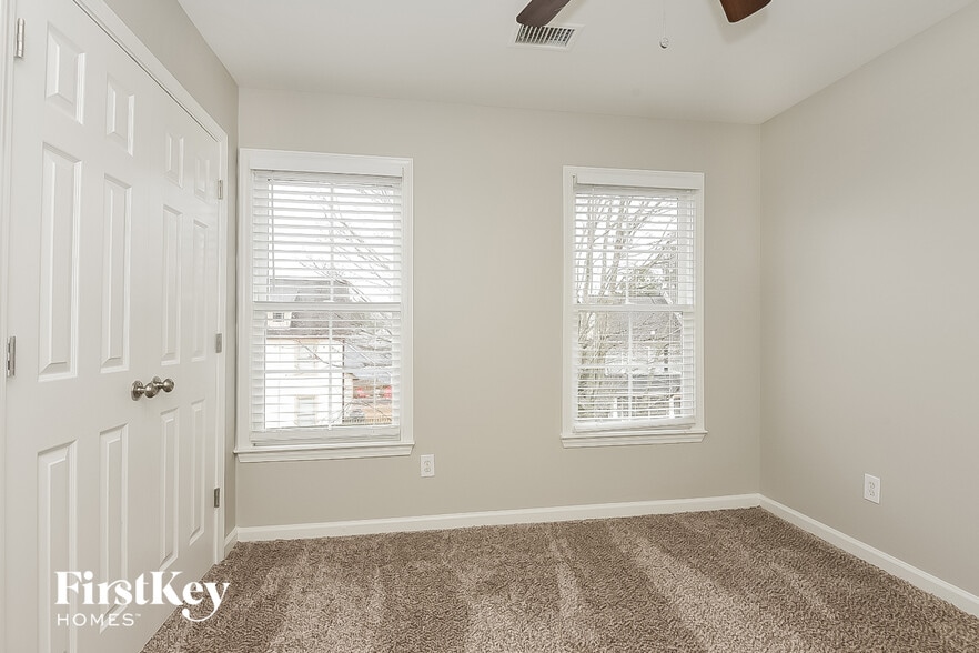 Building Photo - 112 Market Ln