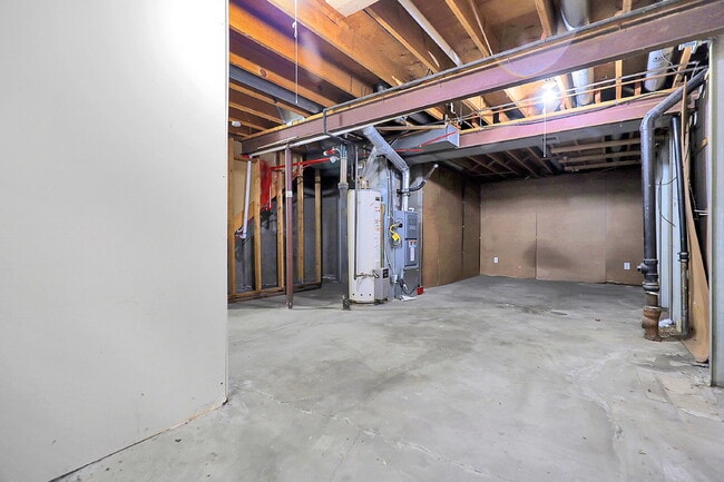 Building Photo - $1,995.00, 3 bed, 1.5 bath, located in Aur...
