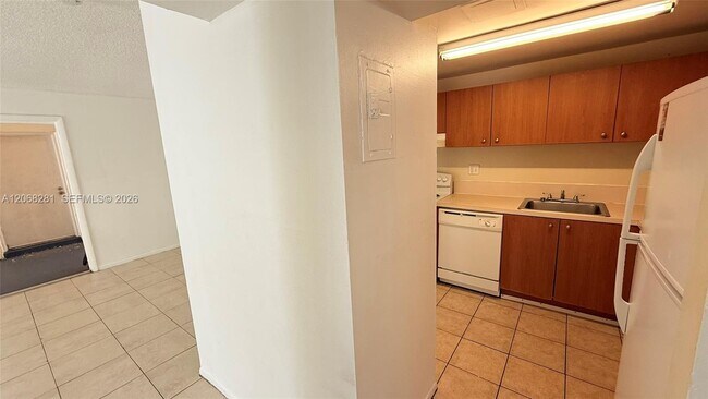 Building Photo - 415 Executive Center Dr