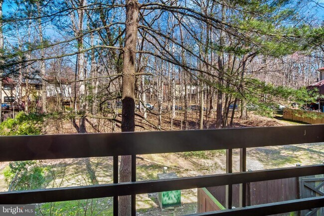 Building Photo - Headline:  Spacious & Updated Townhouse in Prime Reston Location